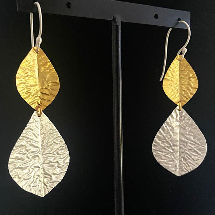 Pendientes dos hojas en baño de oro y plata-1