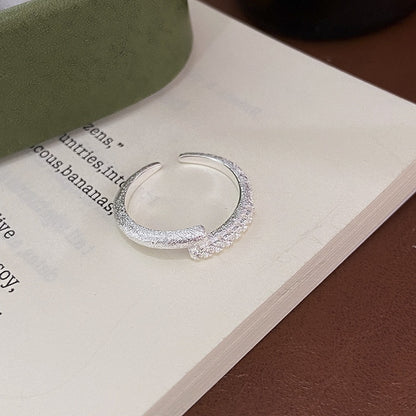 Anillo de plata de ley 925 con riel cepillado y cruz de estrella para mujer