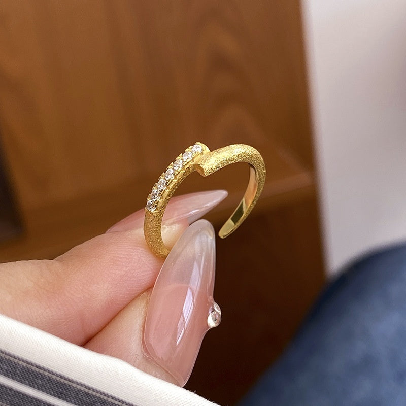 Anillo de plata de ley 925 con riel cepillado y cruz de estrella para mujer